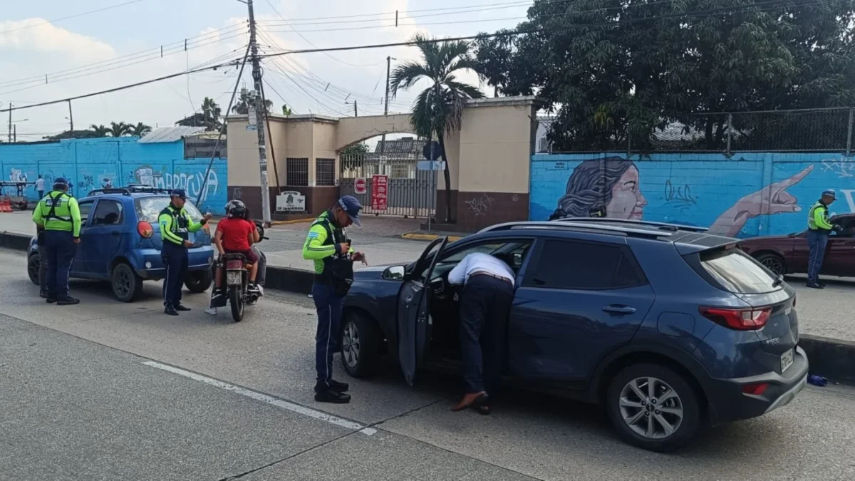 La ATM de Guayaquil aclaró que los agentes de tránsito solo pueden emitir multas cuando actúan dentro de operativos previamente coordinados o respaldados por el sistema de videovigilancia