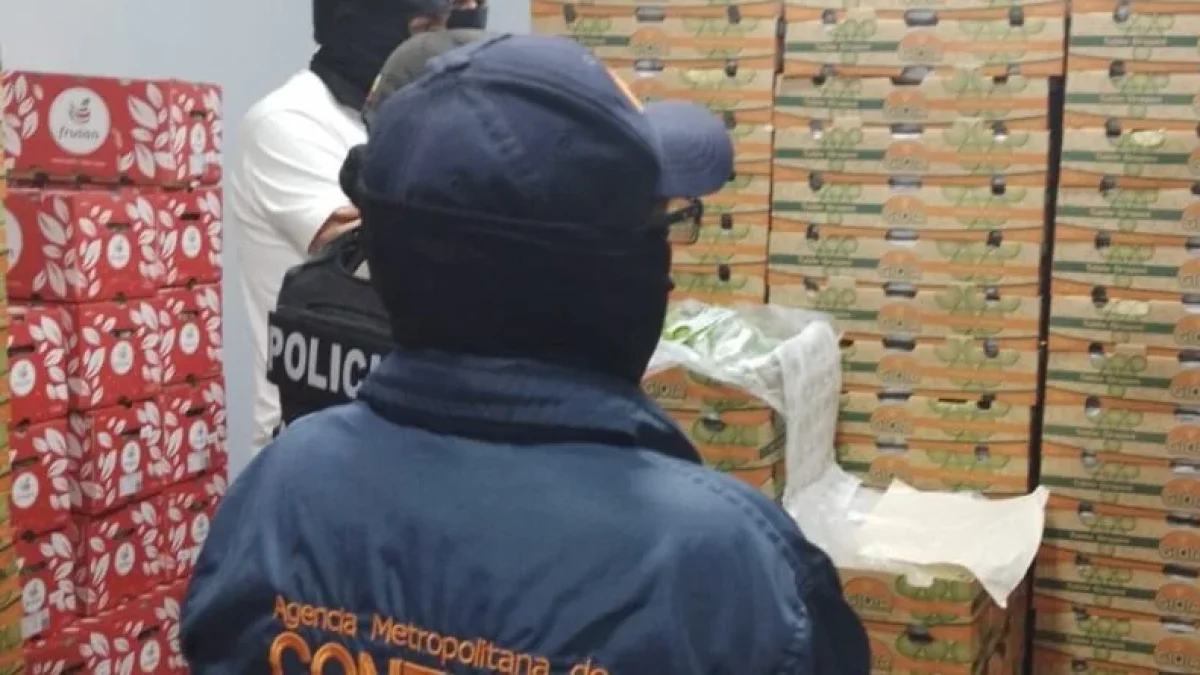 Operativo de la AMC en Chillogallo dejó una pollera clausurada y fruta robada valorada en $ 30.000.