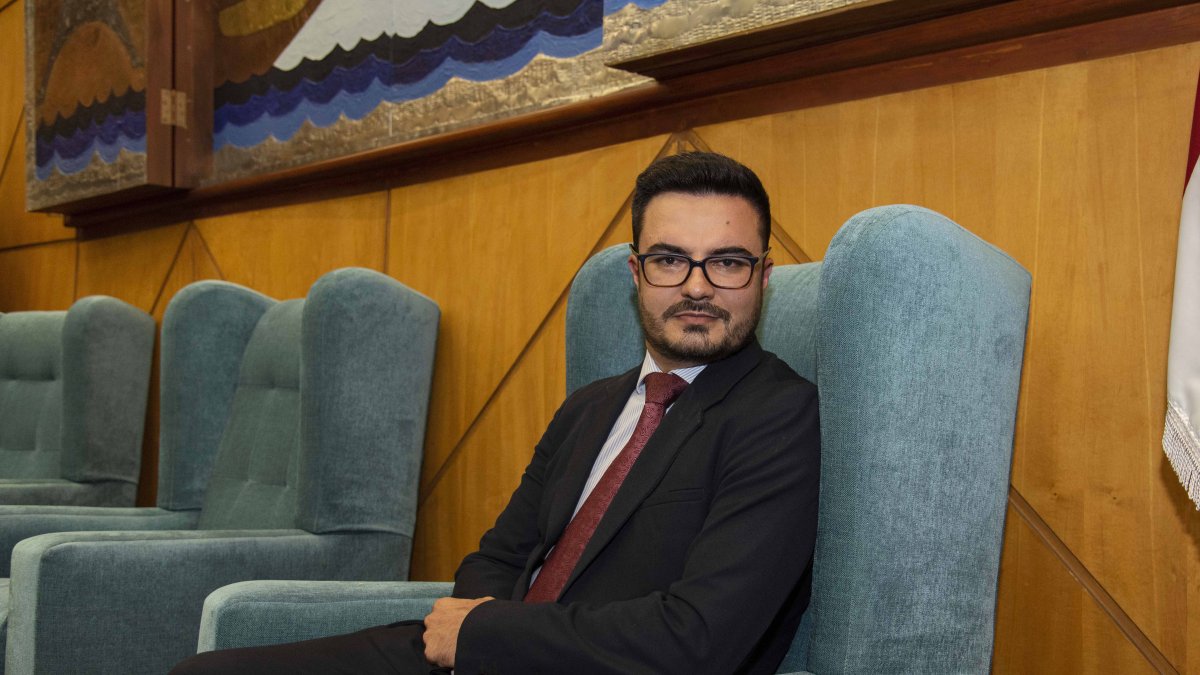 Fabián Pozo es abogado graduado por la Universidad del Azuay y máster en derecho por la Universidad de California en Berkeley