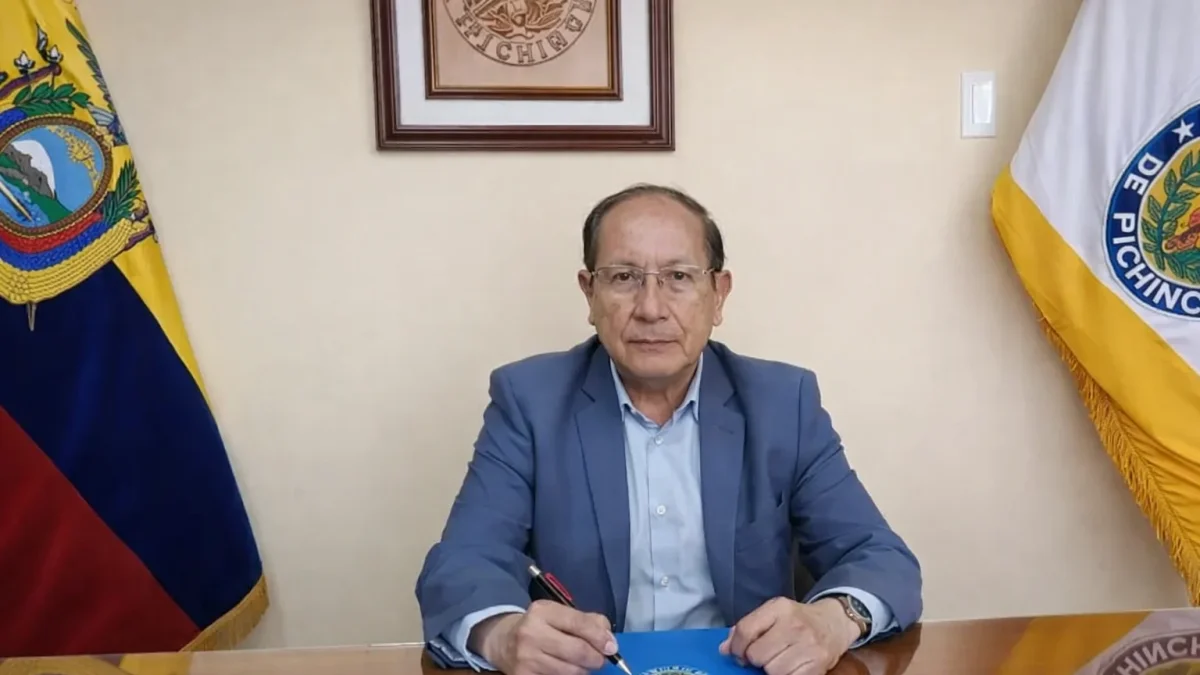 Juan Pasquel, presidente del Colegio de Médicos de Pichincha denuncia despidos de médicos en la provincia.