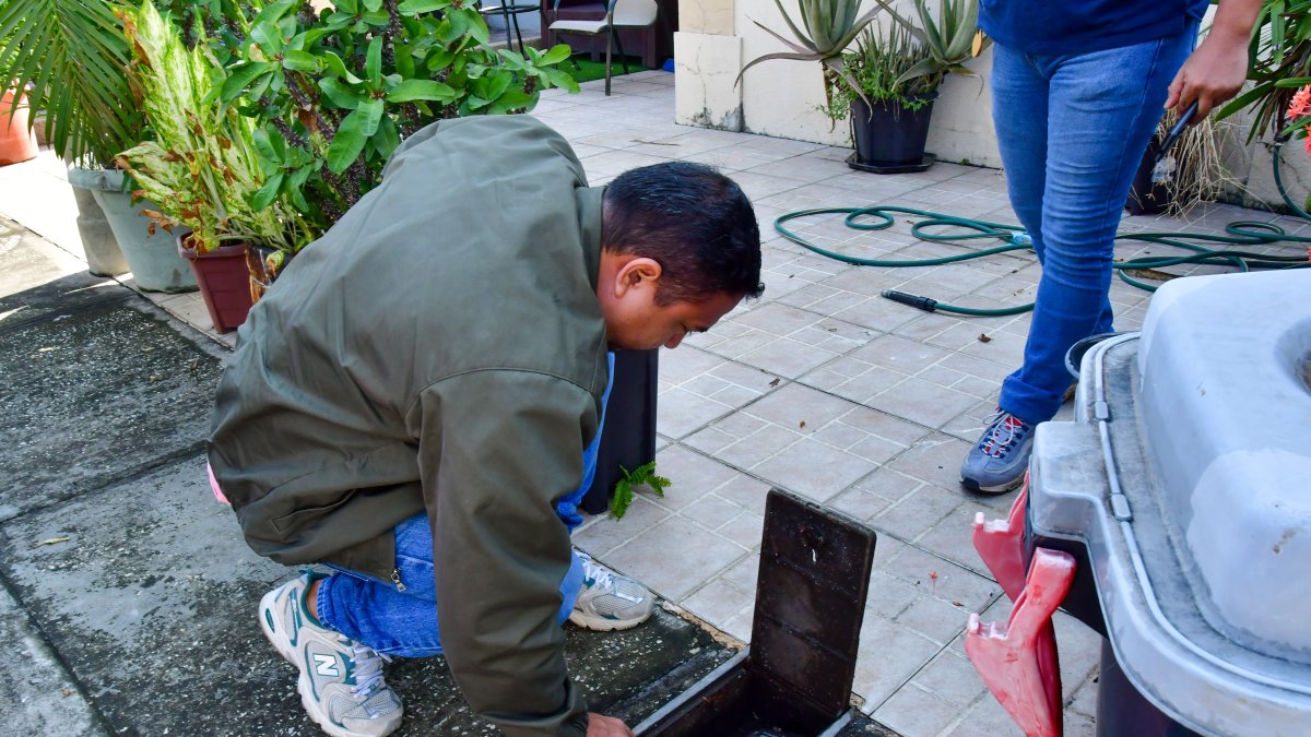Habitantes de La Aurora también se quejan por los cortes del servicio de agua potable y la baja presión con la que llega el agua a sus viviendas.