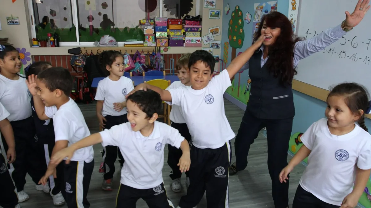 Las niños reciben nociones vitales y académicas en el jardín de infantes. Allí se empieza a preparar, fortalecer y formar la inteligencia.
