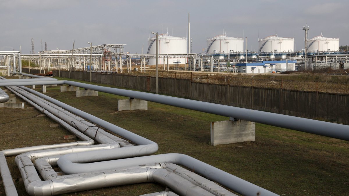 Imagen de archivo de una refinería de petróleo.