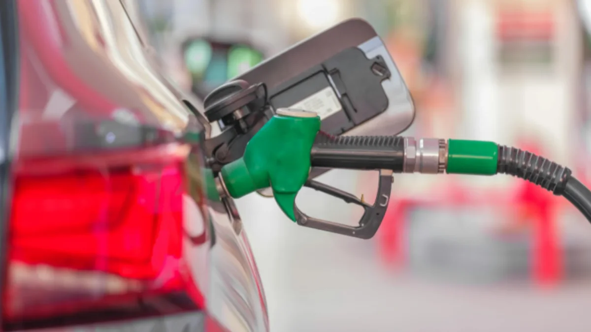 Las gasolinas en Ecuador subieron en abril casi un 5%.