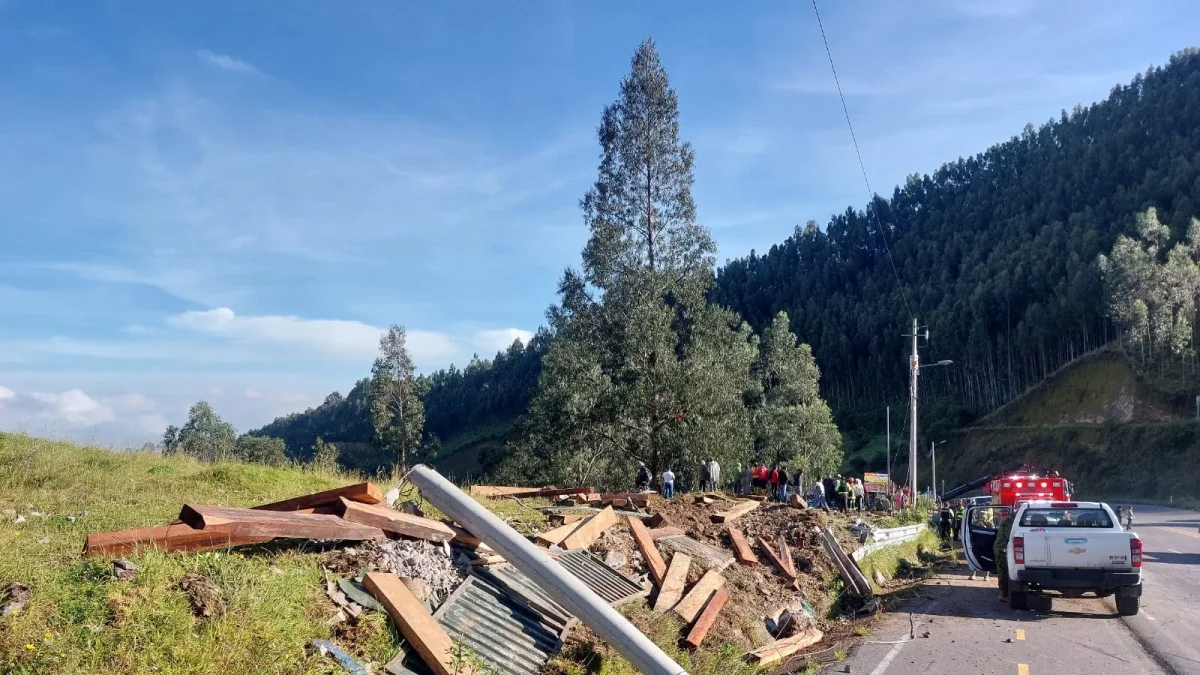 Un camión se impactó en la vía Papallacta–Pifo este 18 de abril de 2026.