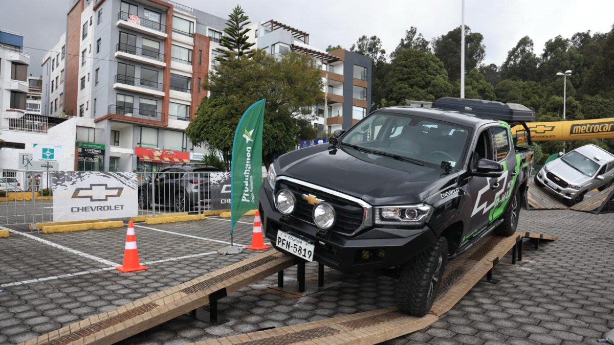 Las camionetas D-Max están al servicio del público para las pruebas dentro de los Chevy Days.