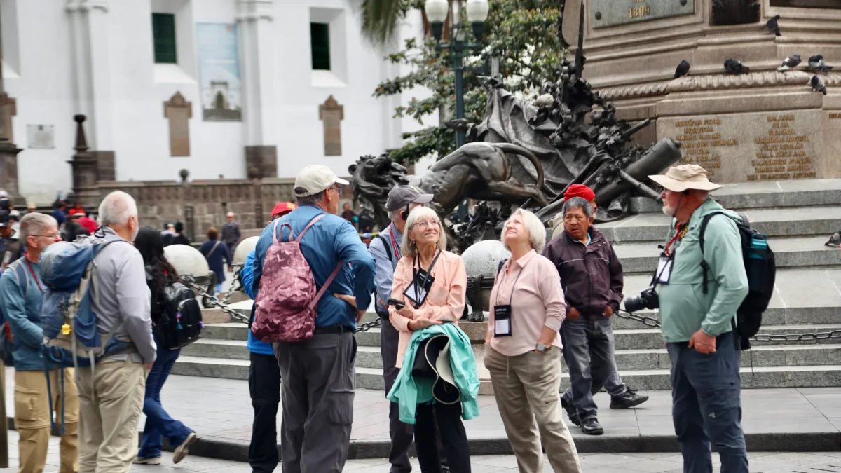 Visitantes recorren Centro Histórico reflejando una recuperación progresiva del sector turístico.