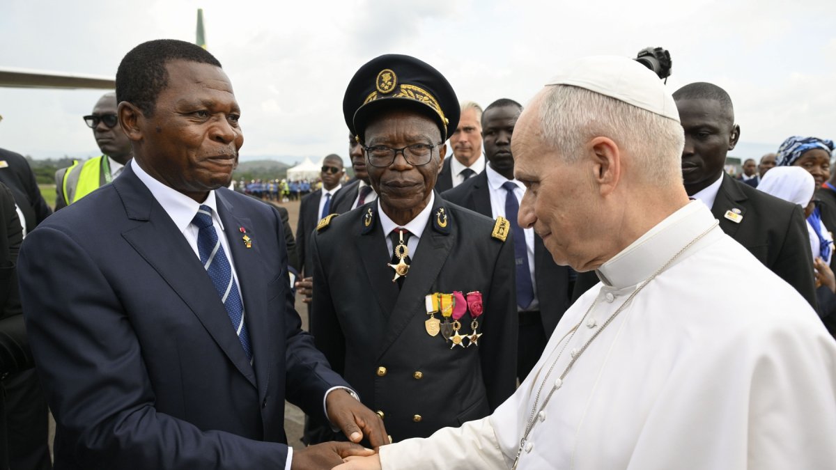 El papa León XIV celebró una misa en Bamenda, en el noroeste de Camerún, el jueves 16 de abril.