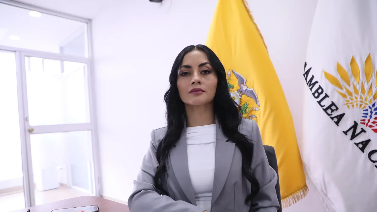 Viviana Veloz, presidenta de la Comisión de la Niñez, evidenció falencias sanitarias en el hospital de Taisha.