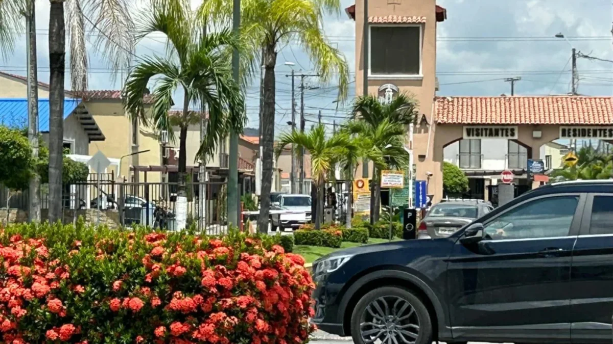 Vista de la urbanización en La Aurora, en el cantón Daule, donde ocurrió el ataque que dejó tres fallecidos.