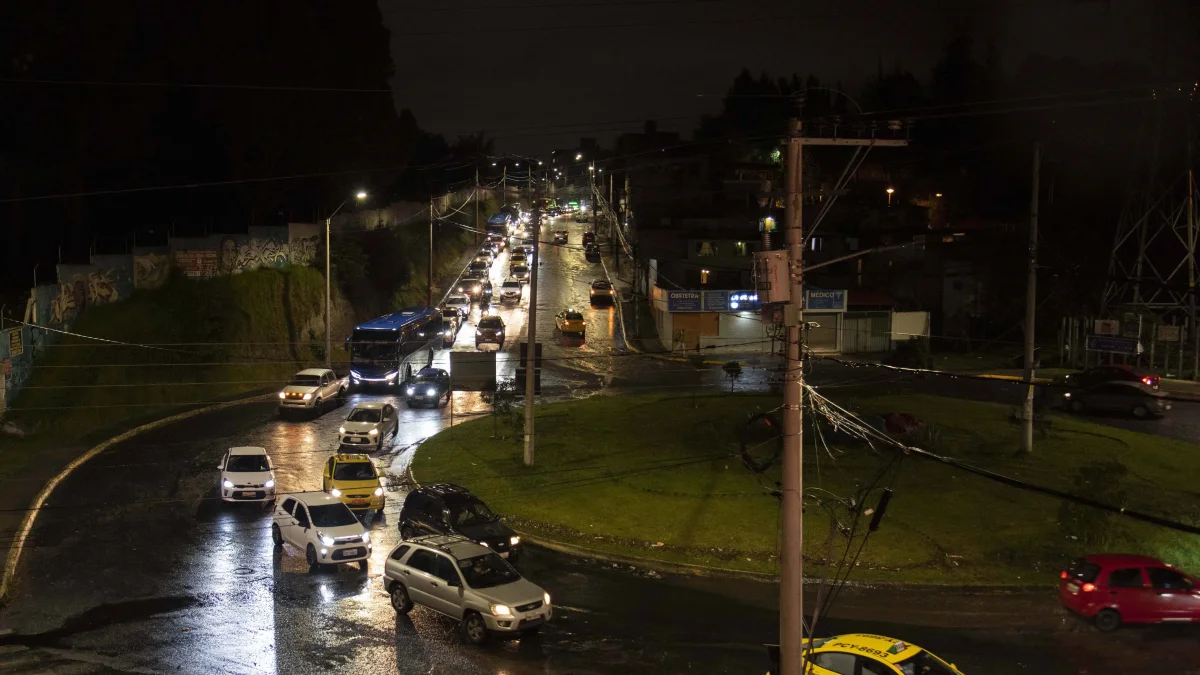 Circular poco más de un kilómetro, desde la Occidental hacia el redondel de la Rumihurco, toma hasta 30 minutos.