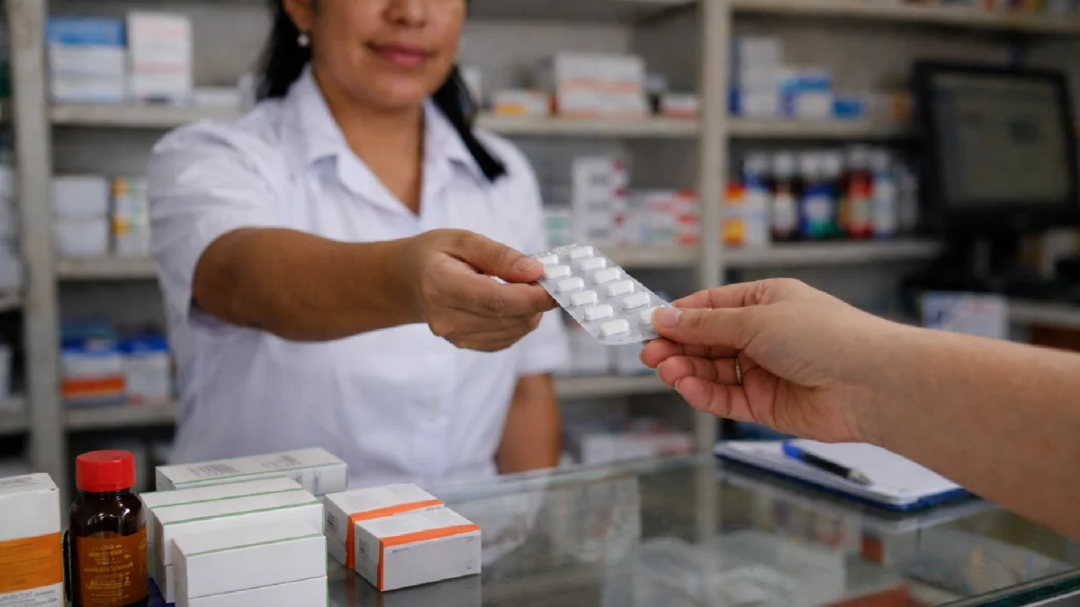 Las restricciones en importaciones generan presión sobre la disponibilidad de algunos medicamentos.