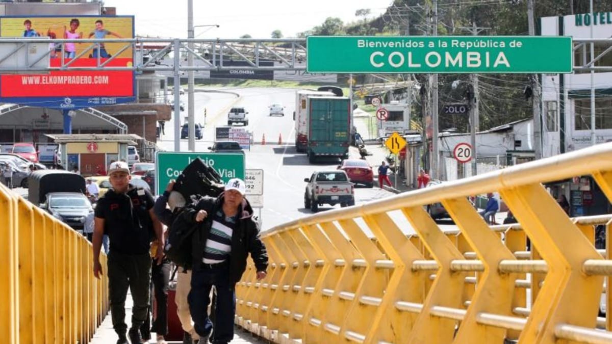 Ecuador anunció que elevará al 100 % la tasa de seguridad para las importaciones colombianas.