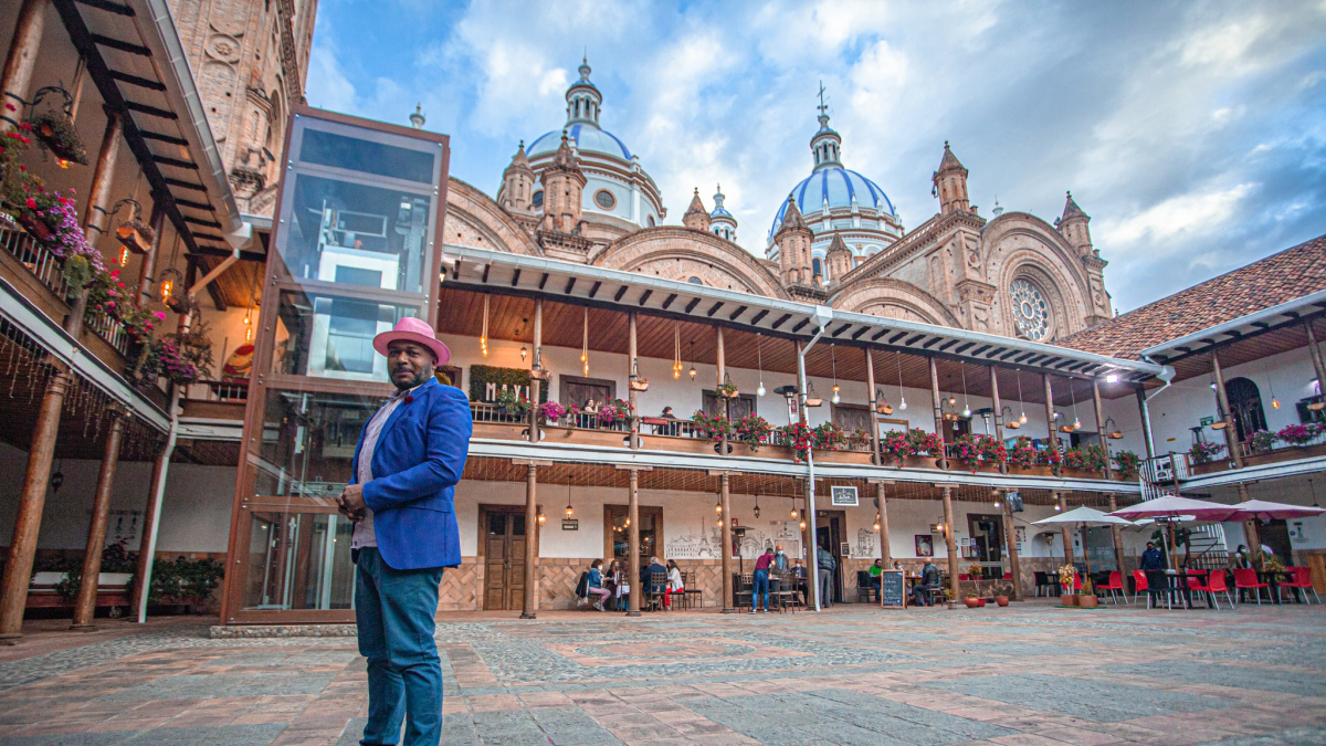 Tras el susto que pasó, Richard Barker se toma un descanso para recuperarse.