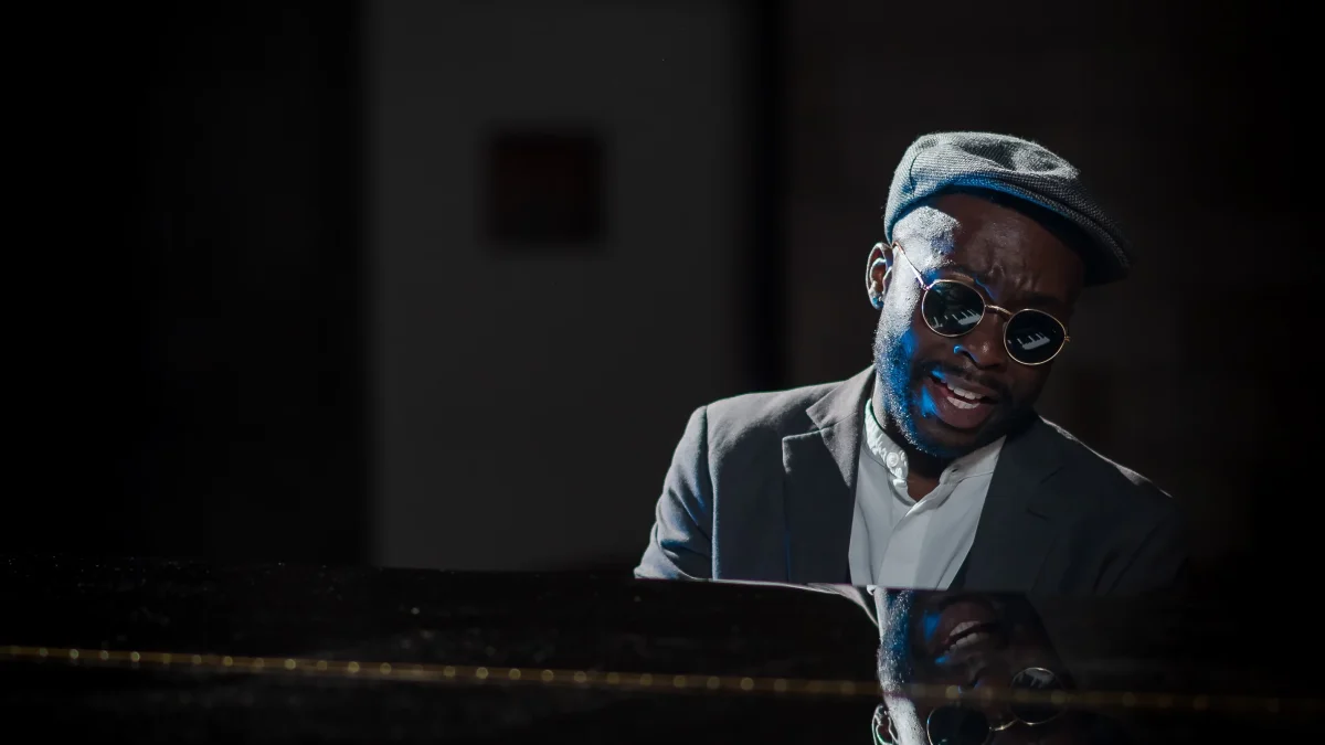 John Peter, nacido en 1985 en Guayaquil, se presentará este jueves 23 de abril en el concierto Midnight soul, en la Casa de la Música. Ha teloneado a artistas como Miguel Bosé y Elton John.