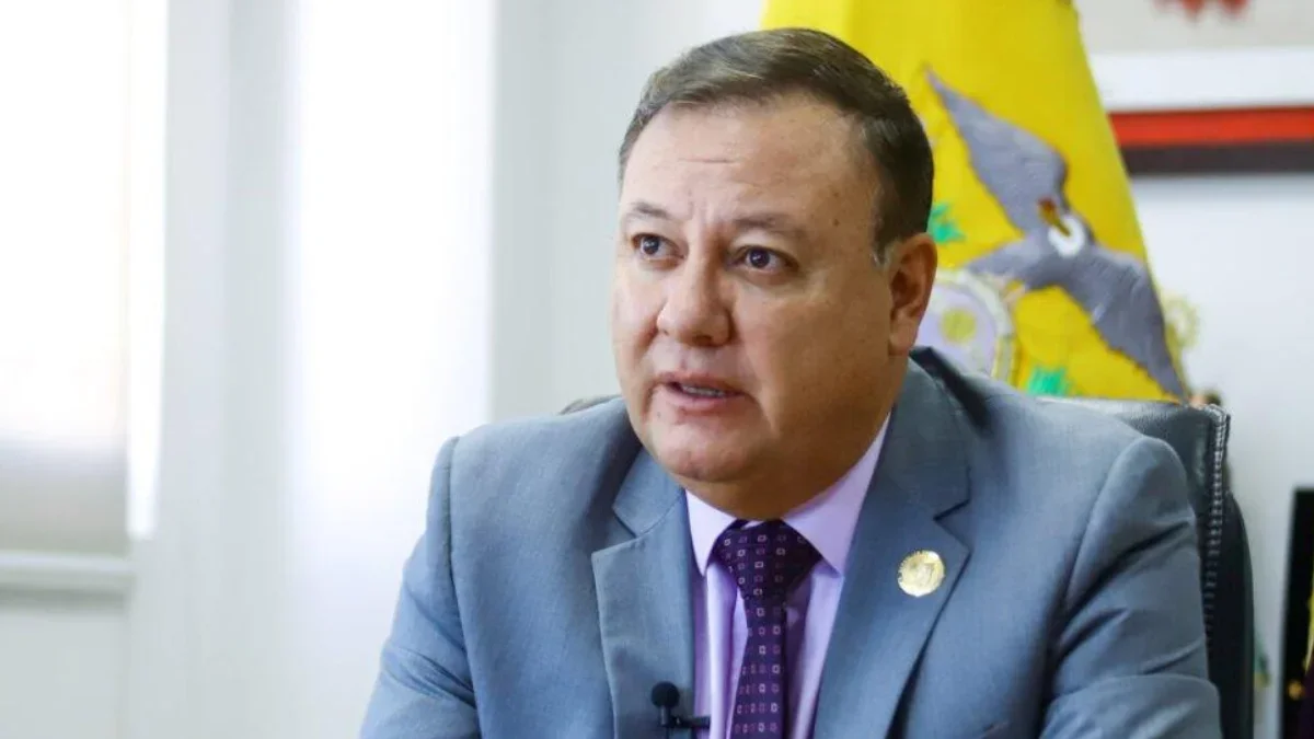 Juan Zapata fue censurado por la Asamblea, el 29 de mayo del 2024, por incumplimiento de funciones como Ministerio del Interior. No podía ejercer cargo público durante dos años.