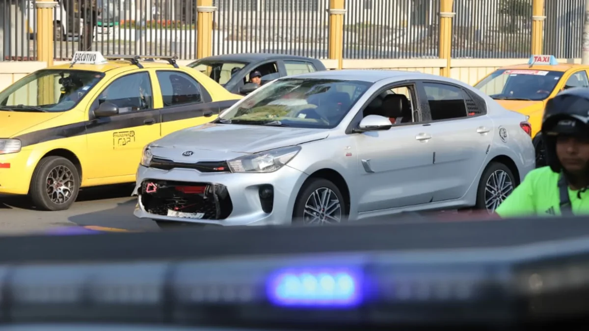 El trabajador portuario fue atacado a tiros mientras se movilizaba en su vehículo por la avenida 25 de Julio, en el sur de Guayaquil. Sobrevivió y fue trasladado a un hospital cercano.