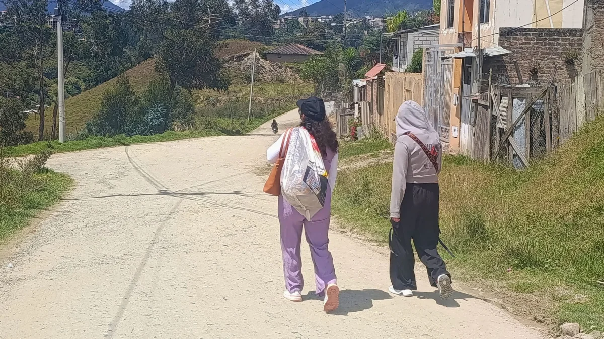 Loja: Barrio Chamanal de Obrapía resiste entre calles dañadas, basura y abandono del Municipio