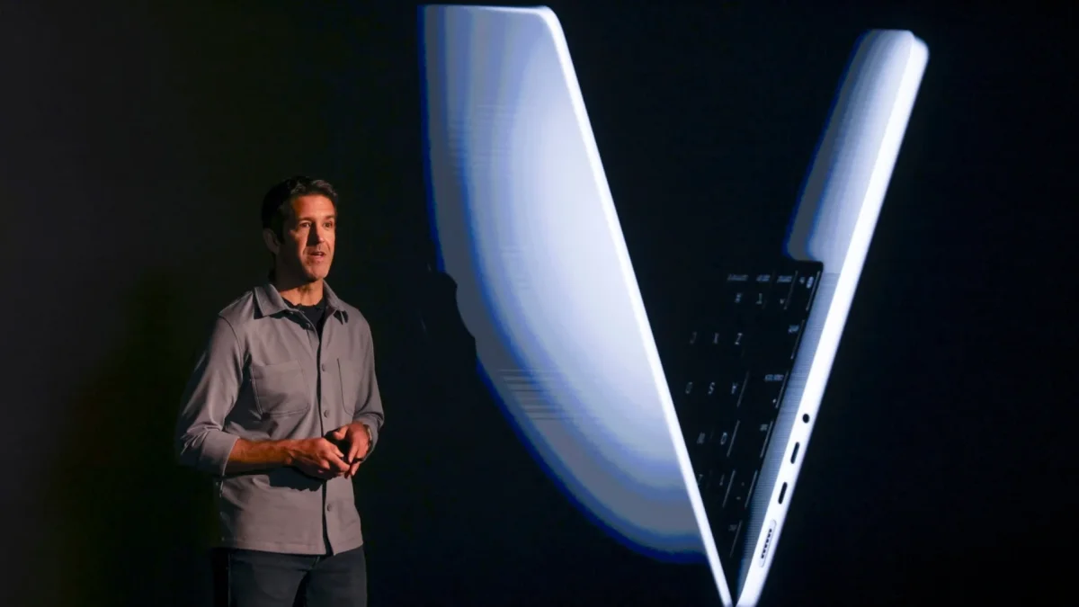 John Ternus, ingeniero con más de dos décadas en Apple, asumirá como CEO en septiembre de 2026 tras la salida de Tim Cook.