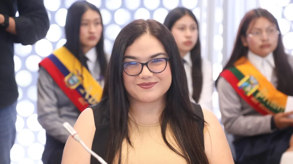 Revolución Ciudadana expulsa a Annie Muñoz tras disputa por la curul de Priscila Schettini