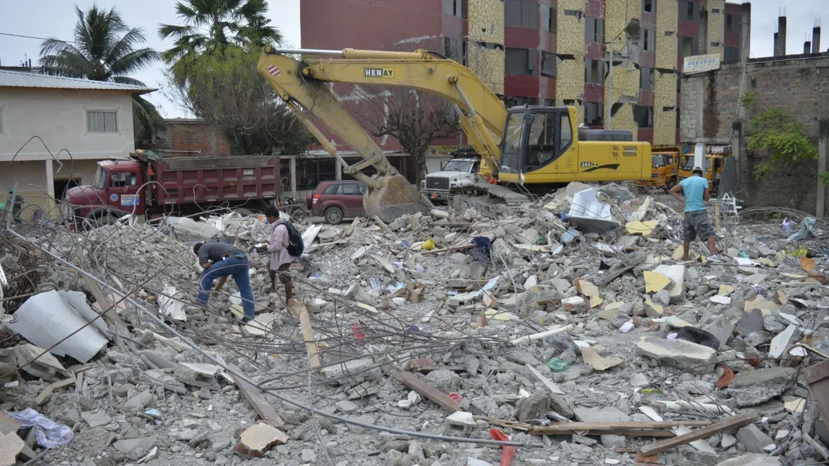 La ‘viveza’ y miseria humana llevaron a los encargados de la reconstrucción tras el terremoto a aprovecharse de esta desgracia para enriquecerse inescrupulosamente.