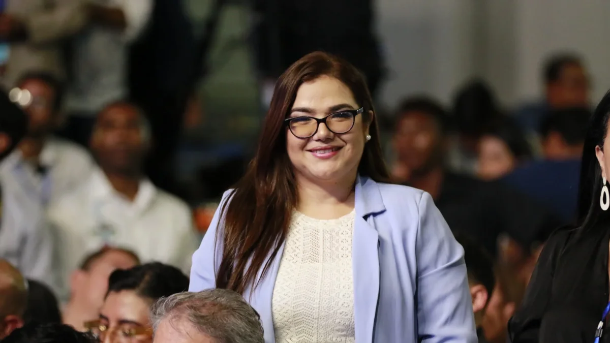 Annie Muñoz difunde comunicado tras su expulsión del bloque legislativo.