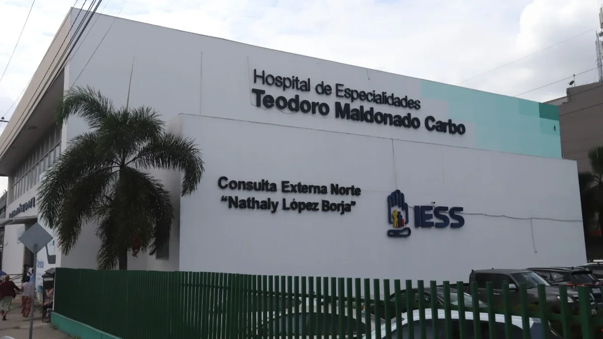 Un sistema de salud puede estar perfectamente digitalizado y seguir fallando en lo esencial: falta de insumos, citas médicas que no llegan, atención irregular.