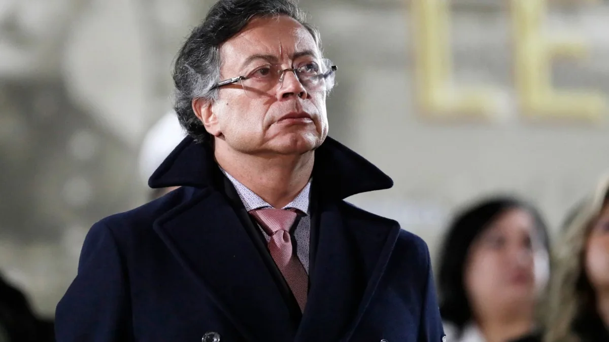 Es usual que Petro, madrugado, abuse del ‘café’ y con un trino ponga a Colombia  de cara a una crisis internacional.