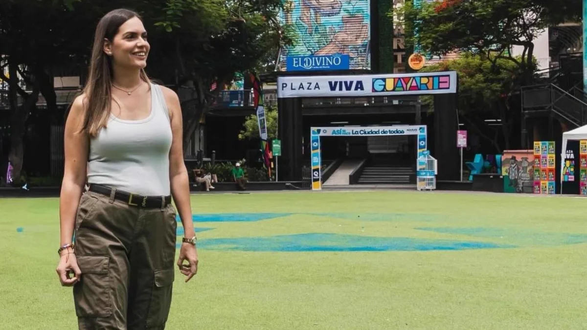 Fiorella Ycaza, esposa del alcalde de Guayaquil, Aquiles Álvarez, participó y promocionó la reinauguración de Plaza Guayarte, que se dio mientras él está preso en la cárcel.
