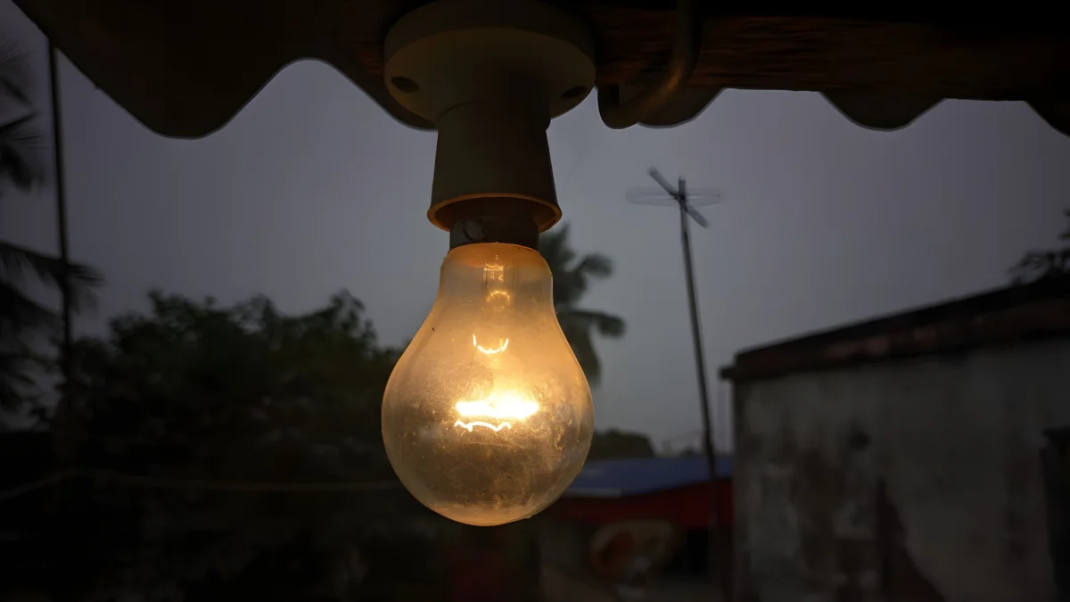 Crisis eléctrica en Ecuador evidencia fallas en el sistema energético.