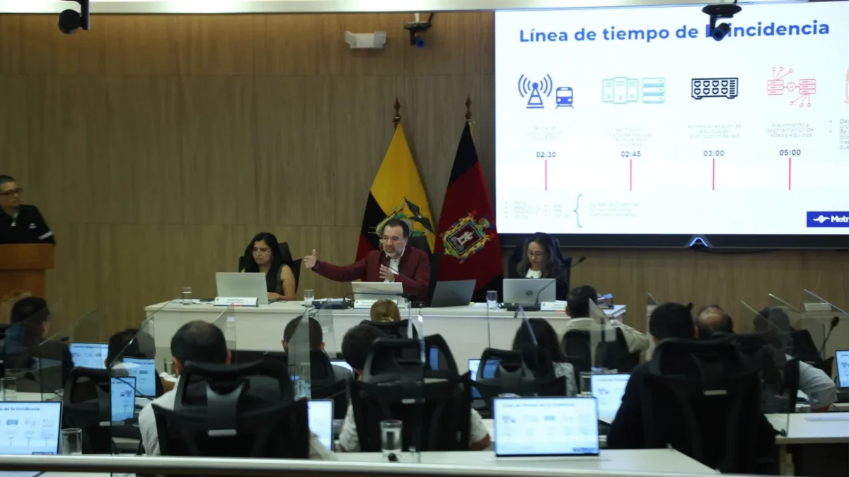 Sesión. El alcalde Pabel Muñoz defendió la operación del Metro de Quito, el martes en el Concejo Metropolitano. El gerente (i) dio detalles de las fallas que provocaron la suspensión.