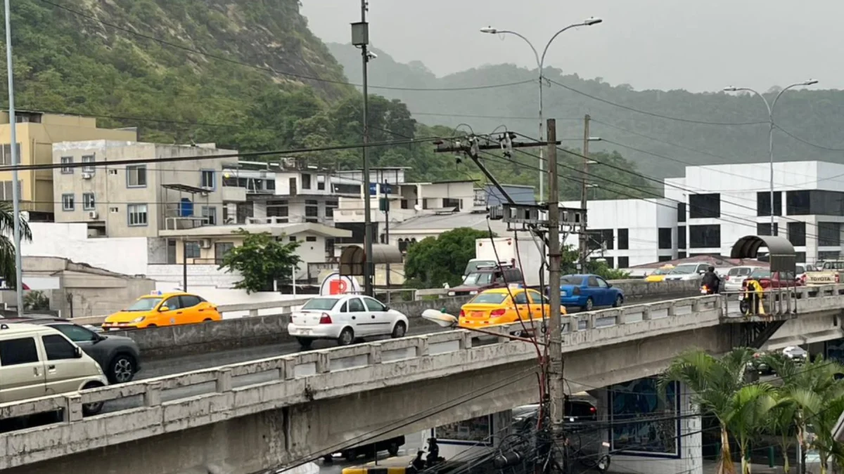 Lluvia con tormenta eléctrica se registró en el norte de Guayaquil.