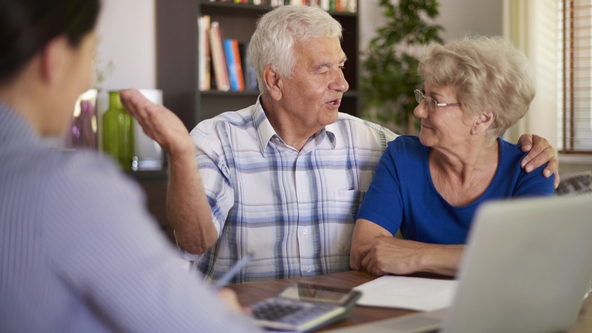 Las personas afiliadas al IESS pueden acceder a una pensión jubilar, luego de cumplir ciertos aportes al sistema.