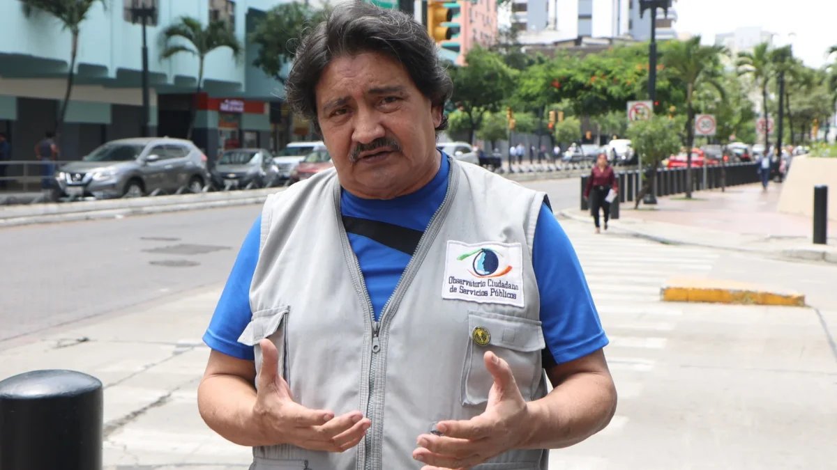 César Cárdenas, director ejecutivo del Observatorio Ciudadano de Servicios Públicos, cuestiona la privatización del agua en Guayaquil y señala que no debe permitirse que se reelija a Interagua. 