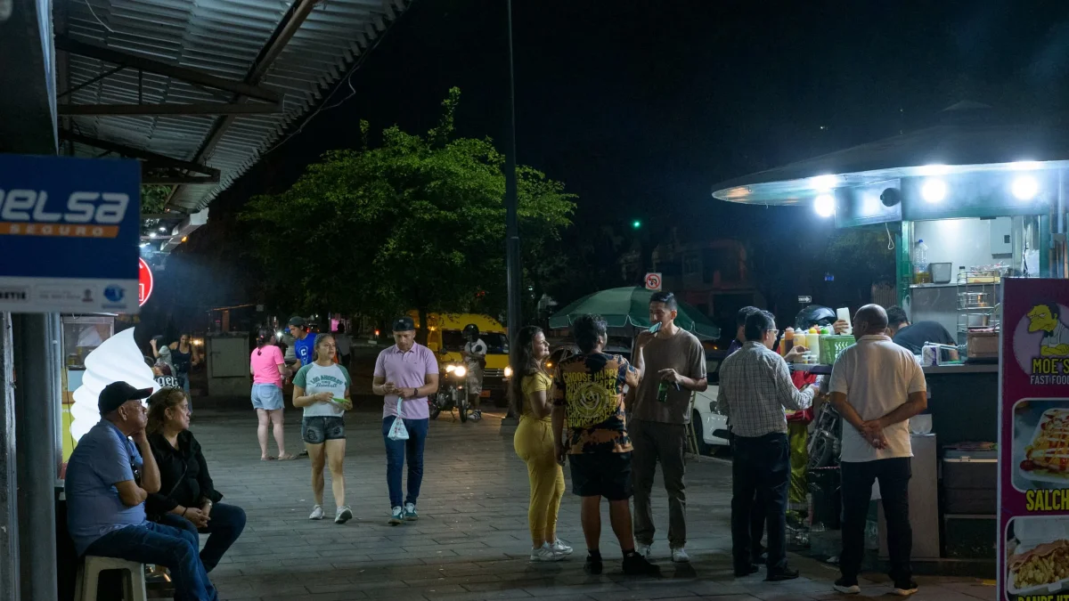 Reacciones al toque de queda: Discotecas, bares, restaurantes y turismo en riesgo