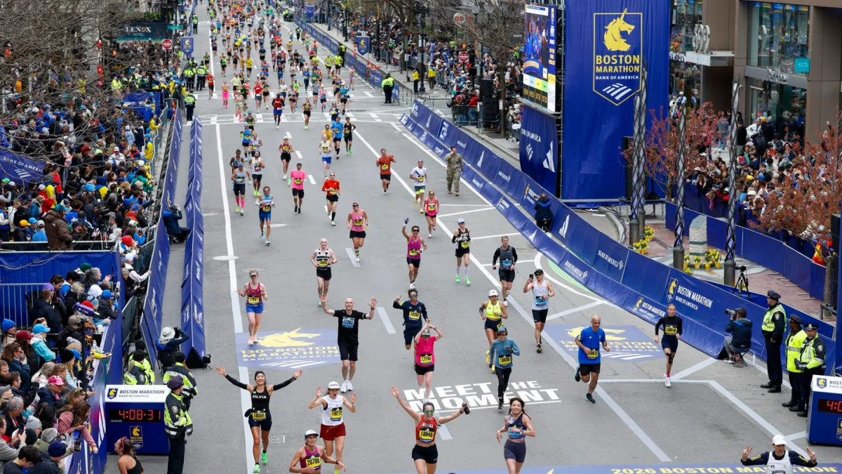 La fuerza del deporte se reflejó en la ayuda mutua entre atletas.