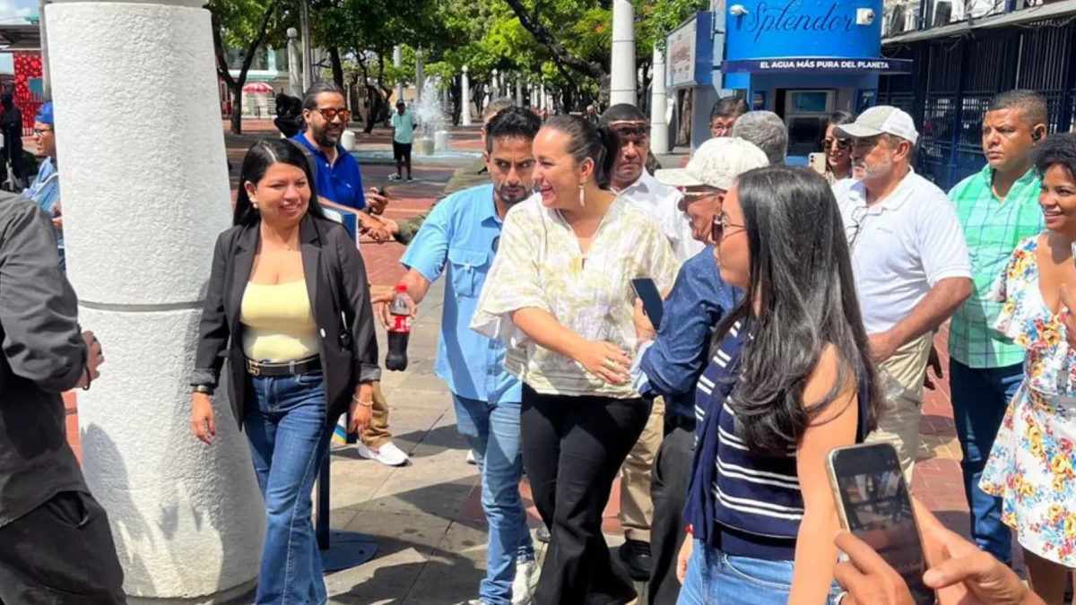 Gabriela Rivadeneira dio una rueda de prensa en Guayaquil.