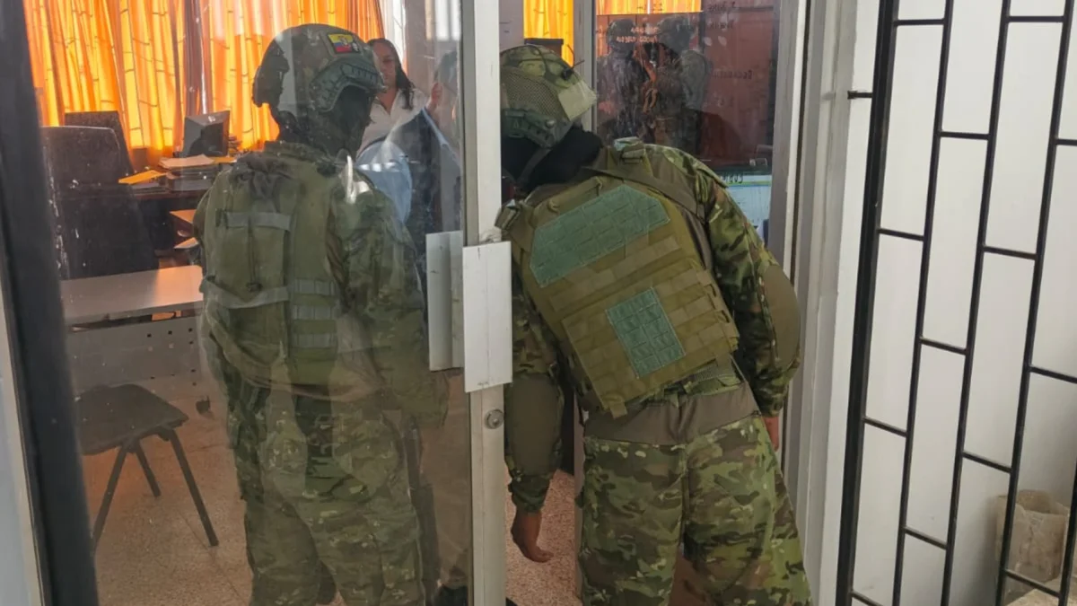 Allanamiento en el GAD de Macará, Loja, destapa presunta red de cobros ilegales por permisos mineros