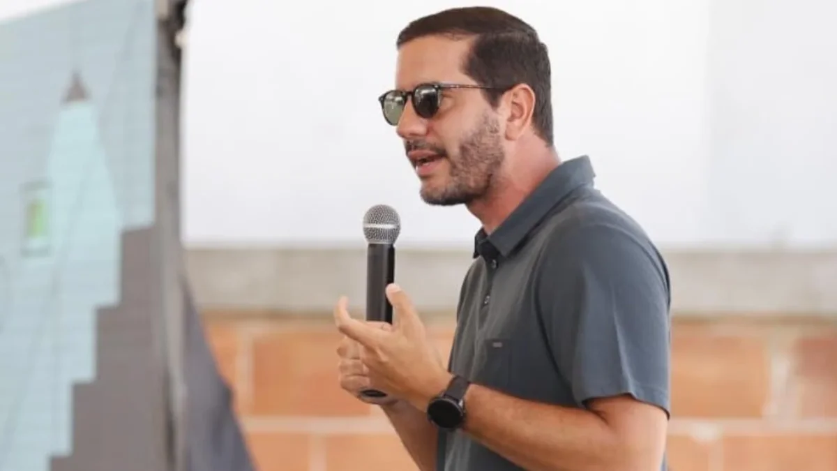 Roberto Luque, ministro de Transporte, plantea una ruta alterna para el paso de tráfico pesado desde otros cantones hacia los puertos de Guayaquil y Posorja.