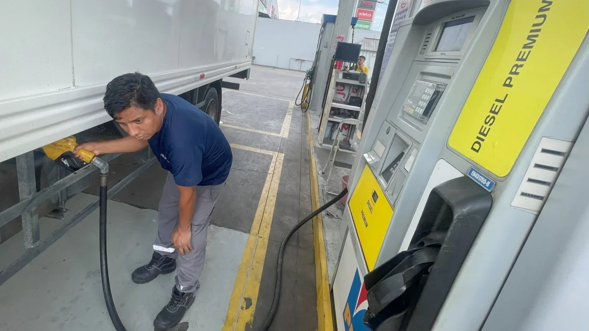 El diésel prémium representa el 51 % del consumo de combustibles en el sector automotor.