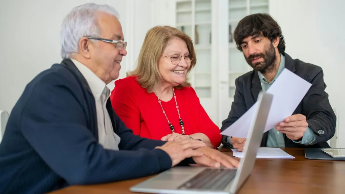 El trámite de jubilación por vejez en el IESS se realiza de forma digital a través del portal institucional.