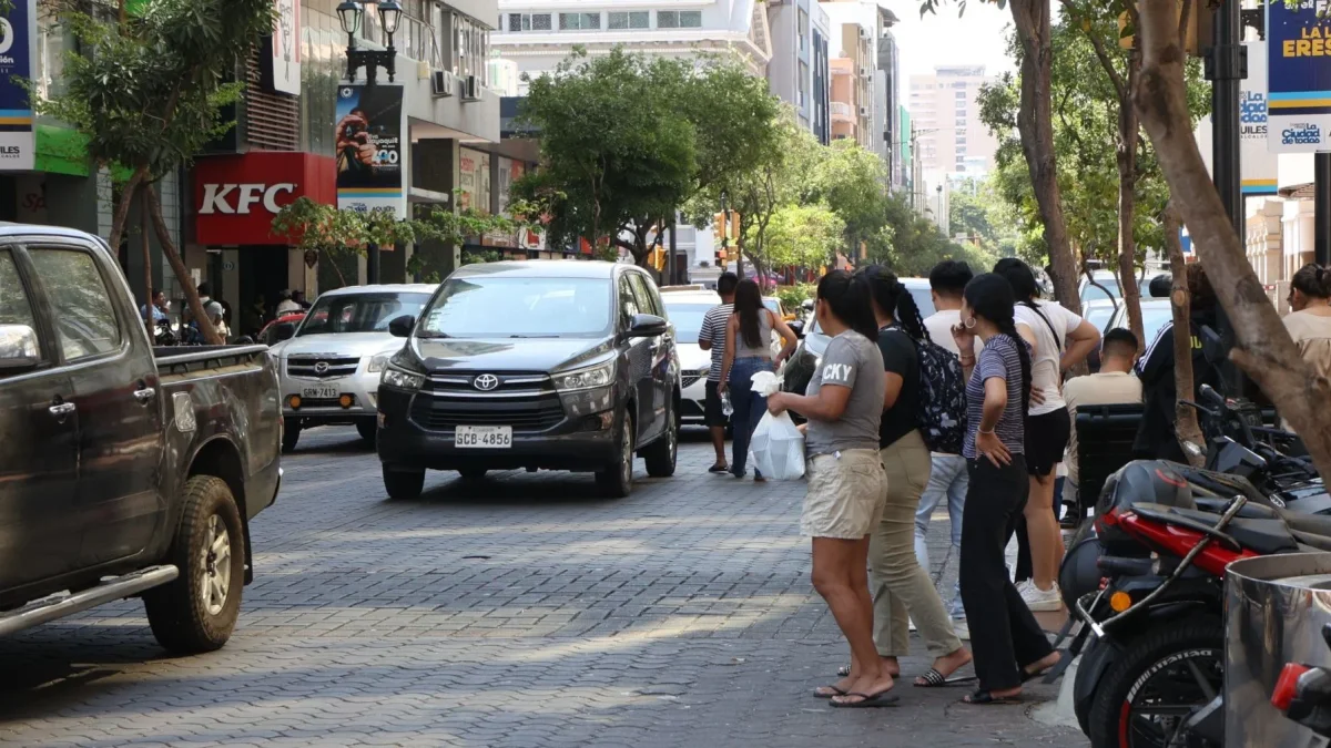 En Guayaquil, ciudadanos dicen que toque de queda no reduce inseguridad y delito se mantiene.