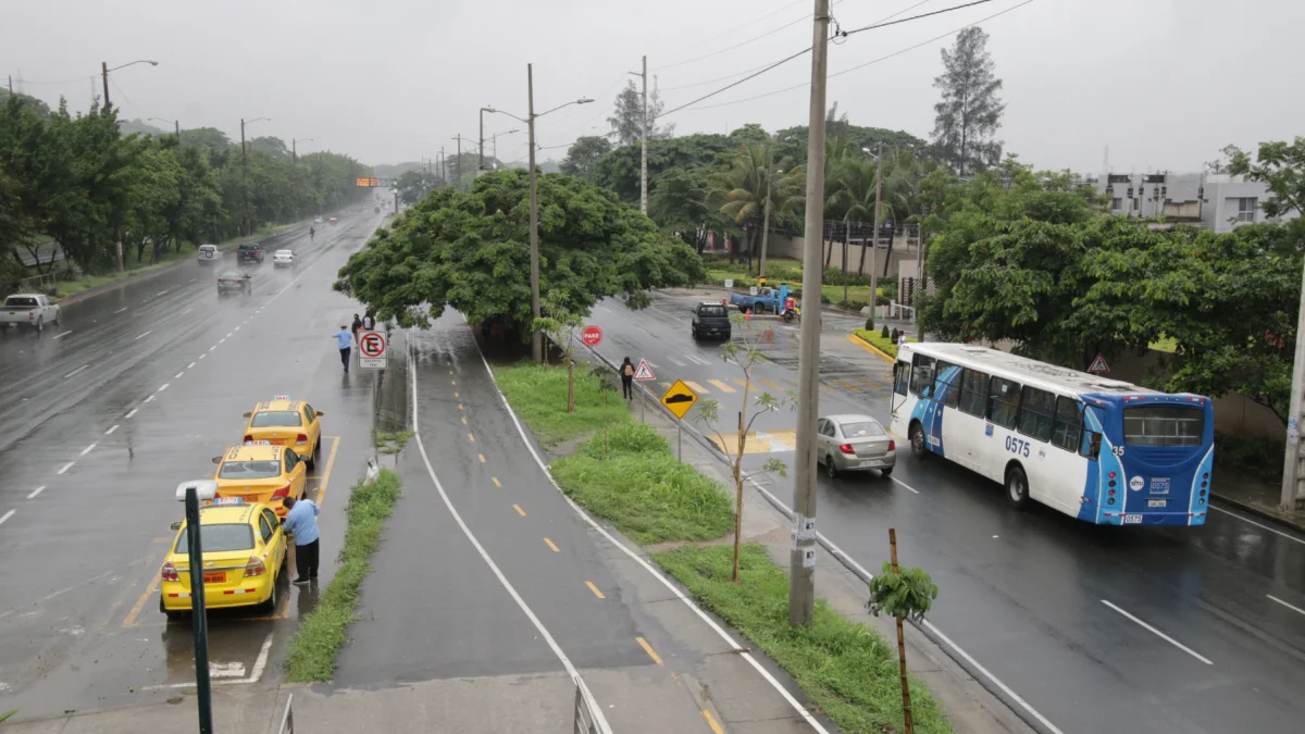 El operativo generó un choque y caos vehicular en la zona.