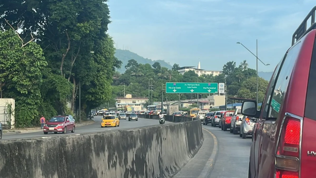 La medida provocó largas filas de vehículos en la zona.