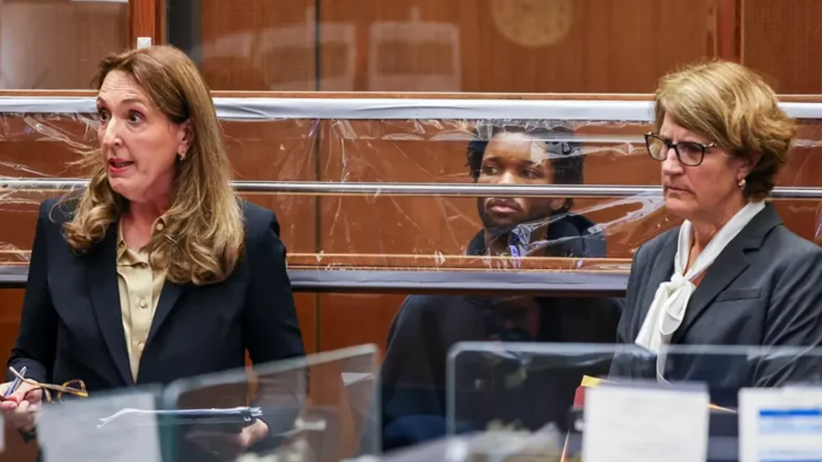 Blair Beck es la defensa del acusado, misma que defendió a Harvey Weinstein en su momento.