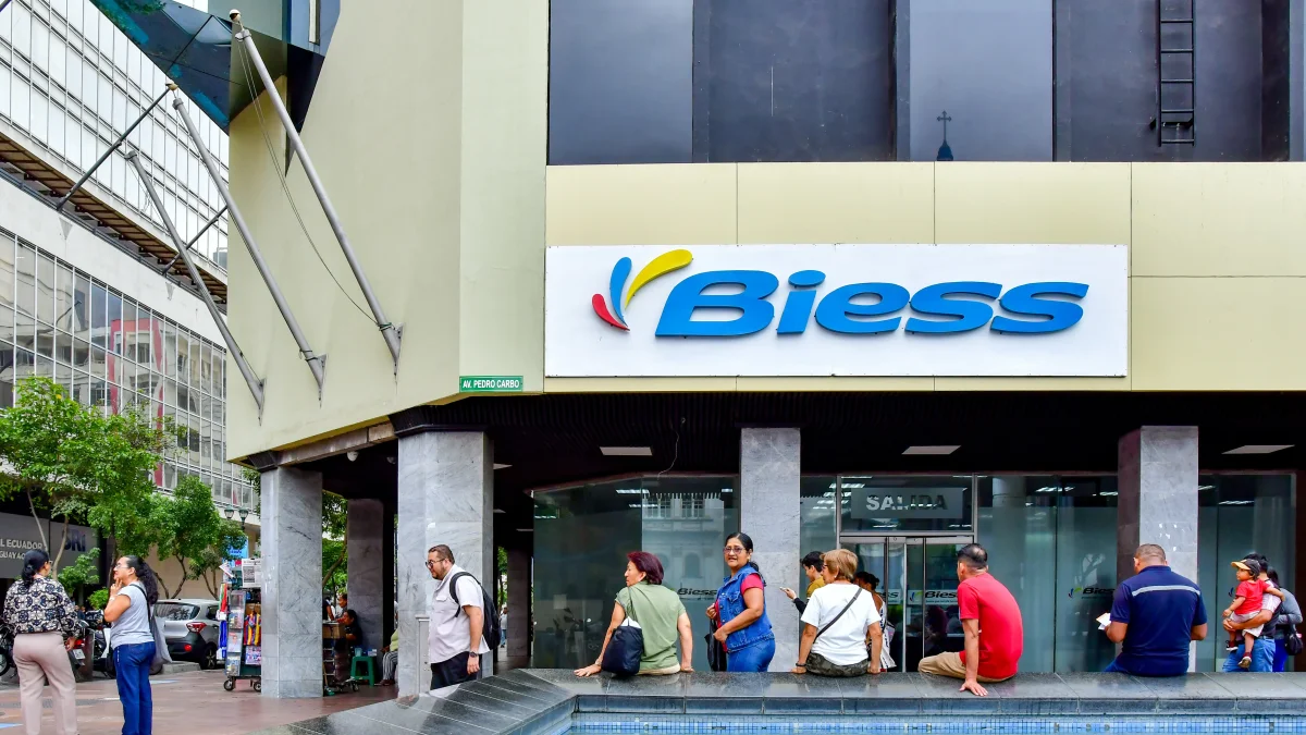 El edificio del Banco Instituto Ecuatoriano de Seguridad Social (Biess) en Guayaquil.