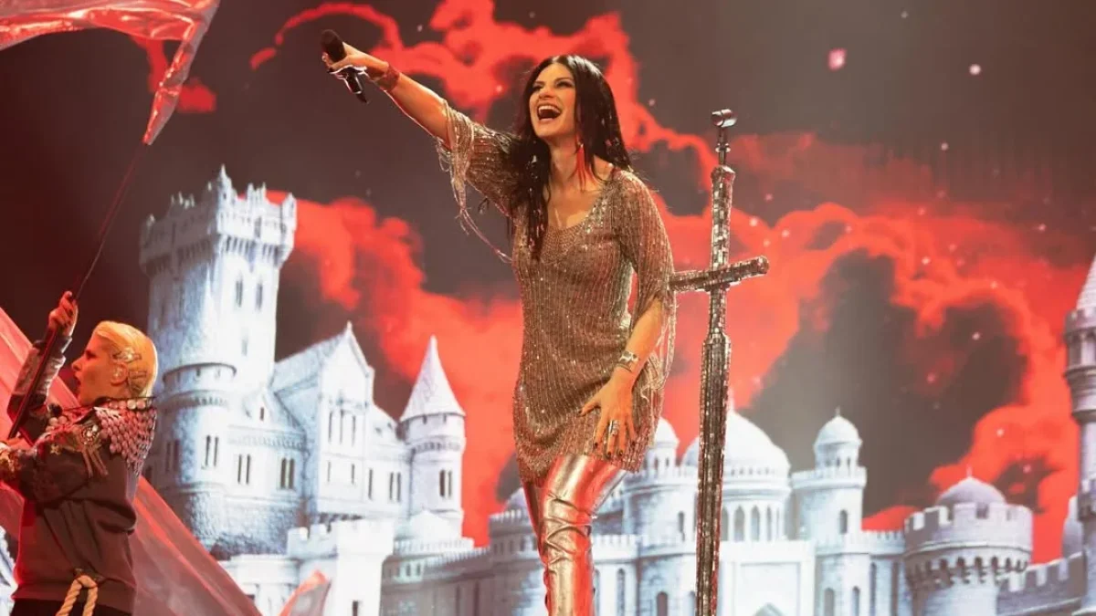 Laura Pausini en su concierto en Valencia, España.