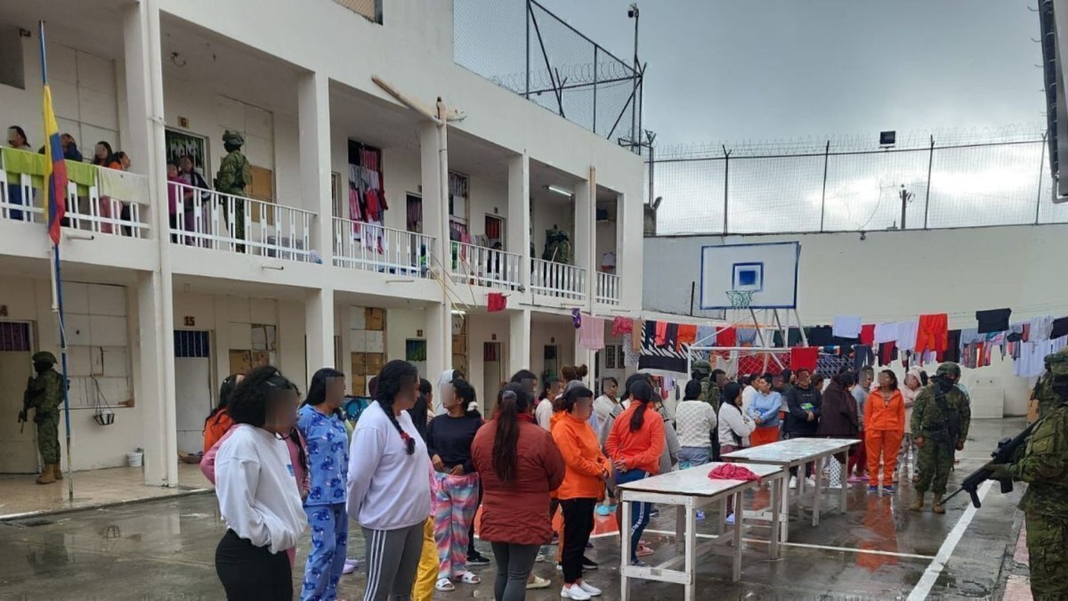 Ecuador elimina efectivo en cárceles desde 2026 para frenar extorsiones y control criminal intramuros