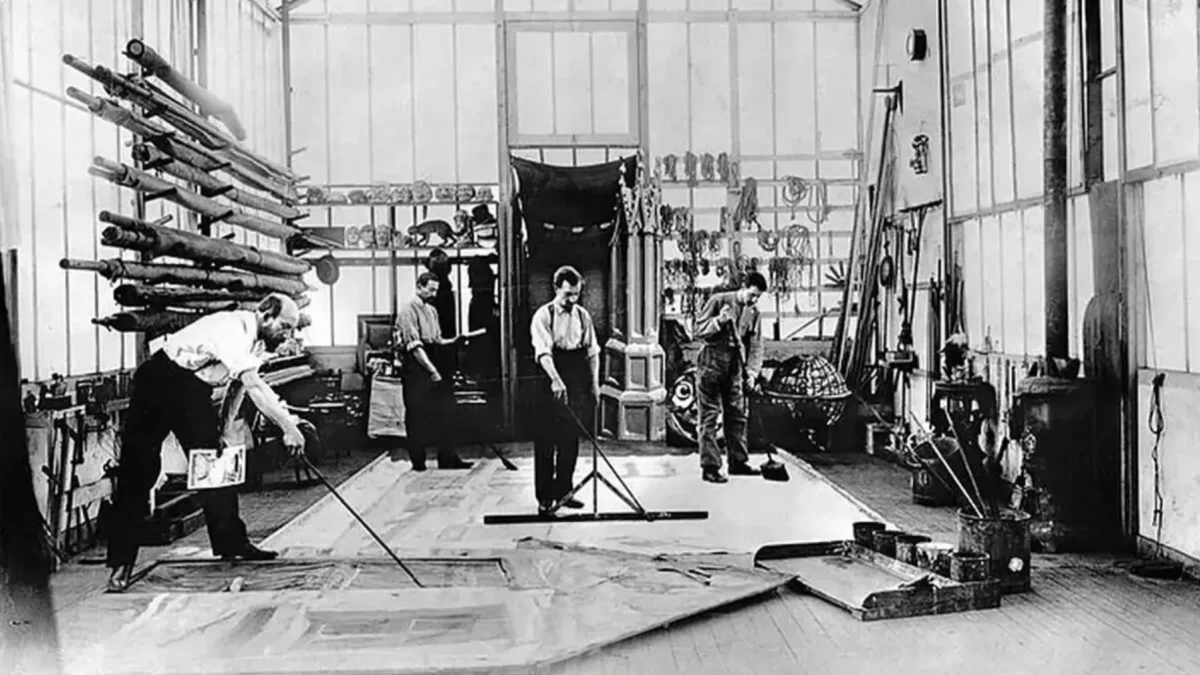 Georges Méliès tenía su propiedad cerca de las fábricas de CHAPAL en Montreuil. Solía ​​ir con frecuencia a las fábricas de la casa para filmar escenas para sus películas.