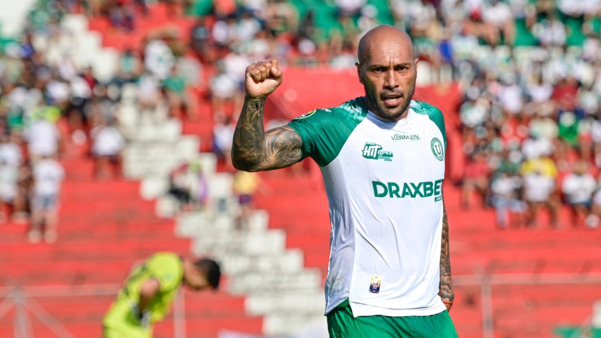 César Espínola, delantero paraguayo, es uno de los más experimentados en Liga de Portoviejo.